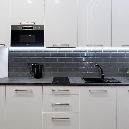 Exciting Apartment Lviv Fireplace Exterior foto