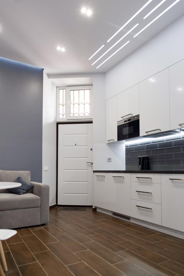Exciting Apartment Lviv Fireplace Exterior foto
