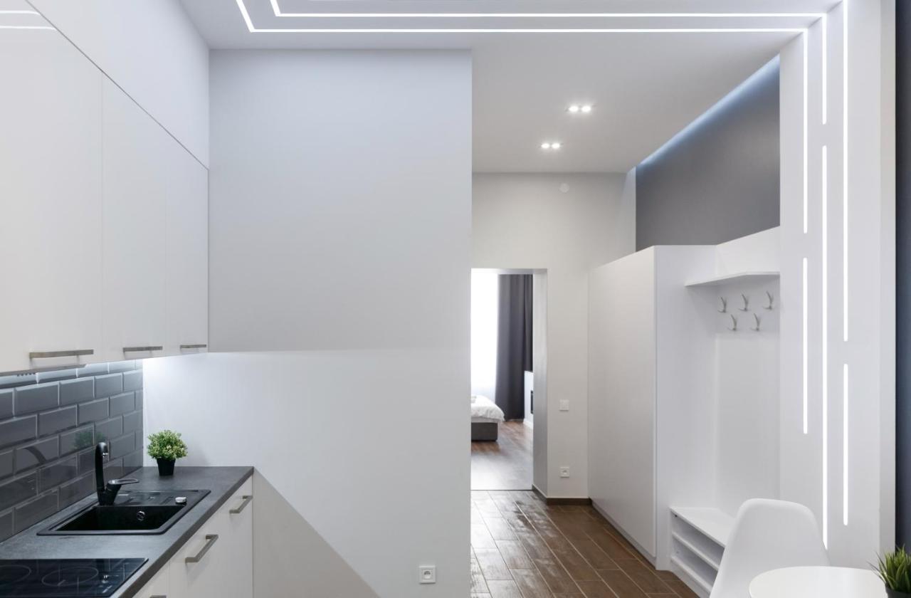 Exciting Apartment Lviv Fireplace Exterior foto